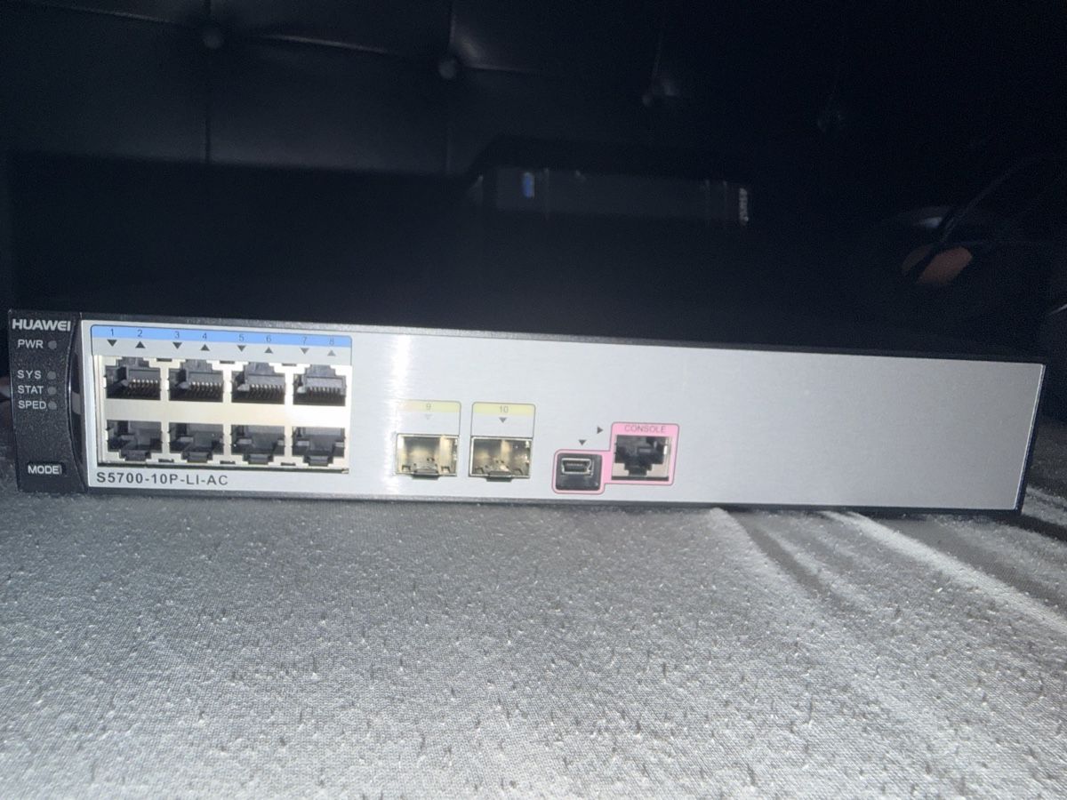 Hubs & Switches: Huawei S5700-10P-LI-AC Layer 2 Ethernet Switch - Tested – Gebraucht aus Neuchâtel von sui_jcg9