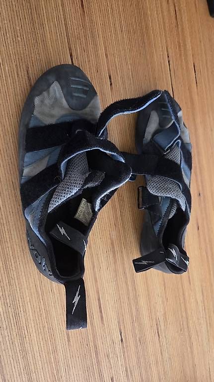 Pareti & prese d'arrampicata: Chaussures de grimpe evolv – Usato da Lausanne venduto da mhugento 1