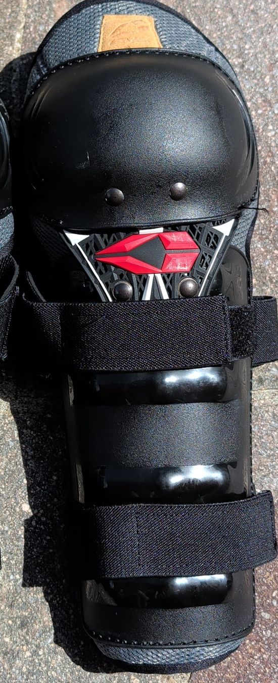 Protections: EVS Knieschoner – D'occasion à Zofingen par nico_nh