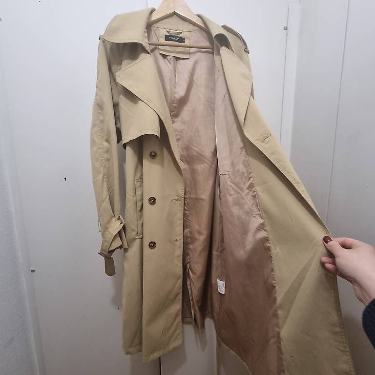 Mäntel: Beiger Trenchcoat mit Gürtel Gr. L – Gebraucht aus Bern von DiLara2000