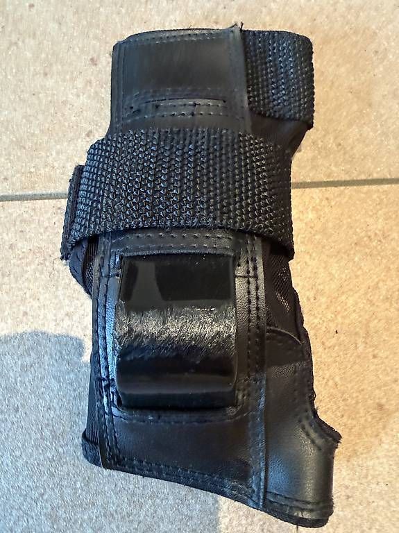 Protezioni & Imbottiture: Inlineskates Schoner Protektoren Grösse M von Rollerblade – Usato da Sirnach venduto da andreasbr74 2