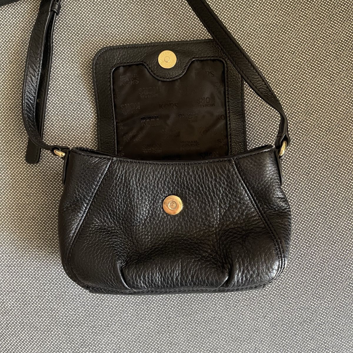 Michael Kors Borse da donna: Schwarze Michael Kors Leder-Umhängetasche – Nuovo (secondo la descrizione) da Bern venduto da dek_7bjd 5
