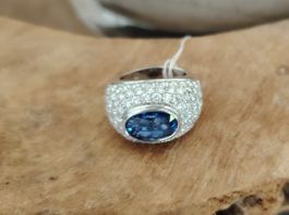 18 Kt Weissgoldring mit 4.1ct Diamanten & 6ct Saphir GRS