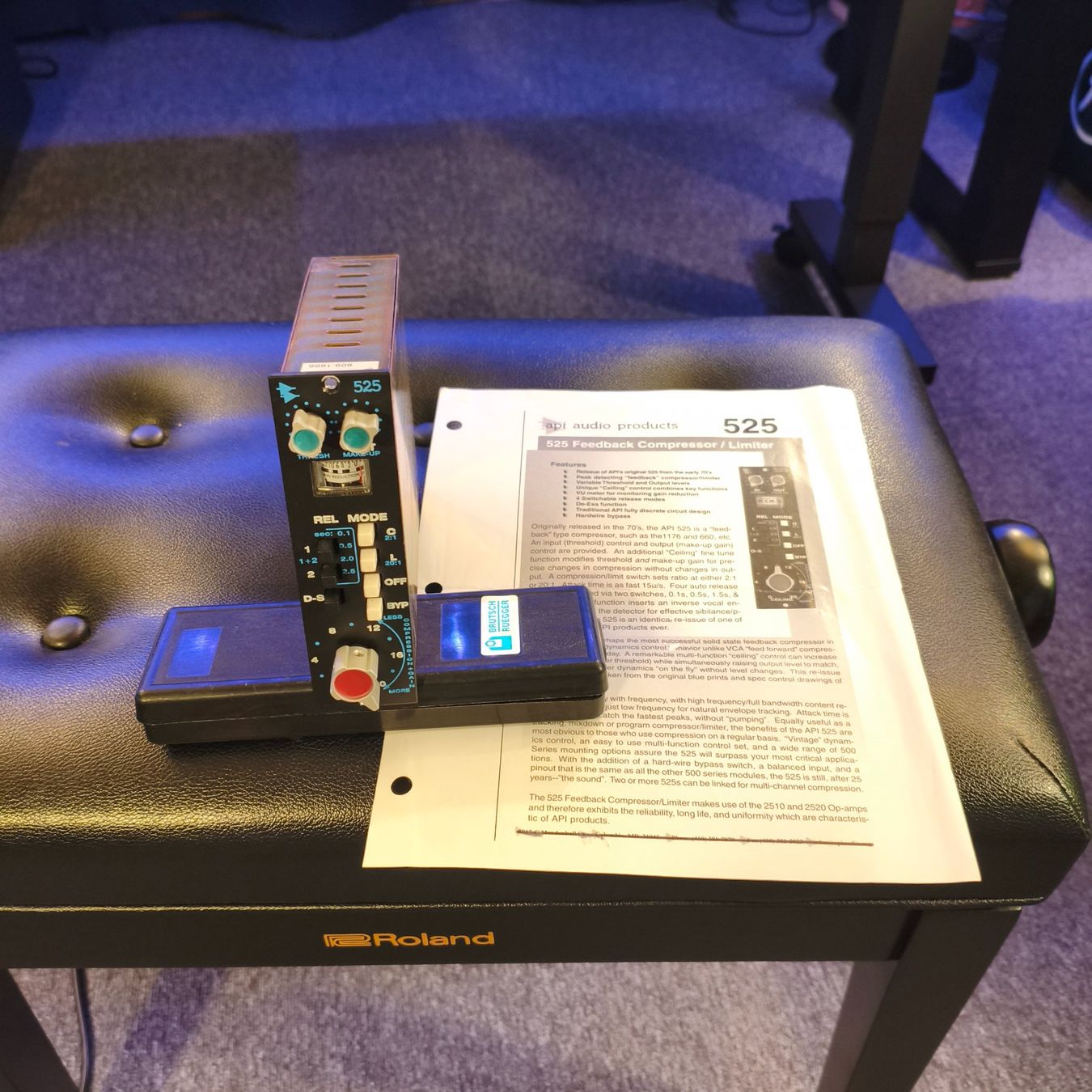 Instruments de musique: API 525 reissue, Highend Kompressor, Originalanleitung – D'occasion à Dietikon par Deft_bonz