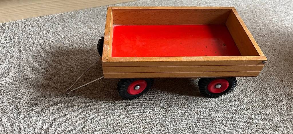 Spielzeuge: Holztraktor mit Kipper – Gebraucht aus Inwil von loe_5yxs 1