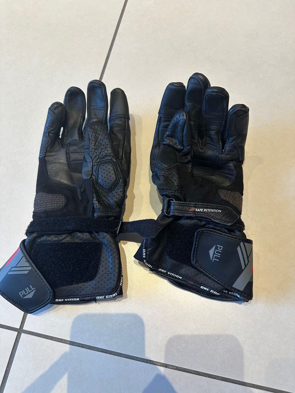 Alpinestars Altri accessori da uomo: Alpinestars SP-8 v3 Leder-Motorradhandschuhe – Usato da Malters venduto da leo_y6cq 1