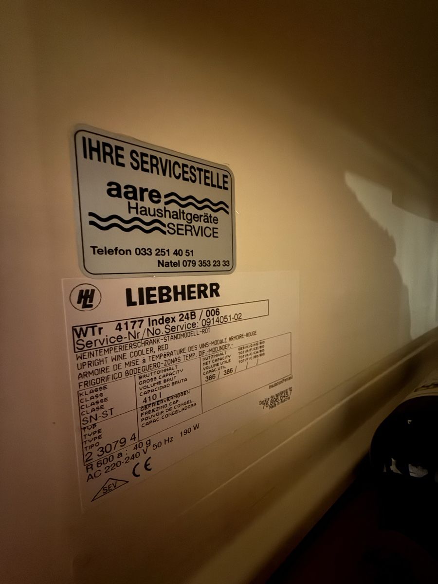 Liebherr Frigoriferi: Liebherr Vinidor 2 Zonen Weinschrank – Usato da Unterseen venduto da Slif00 2