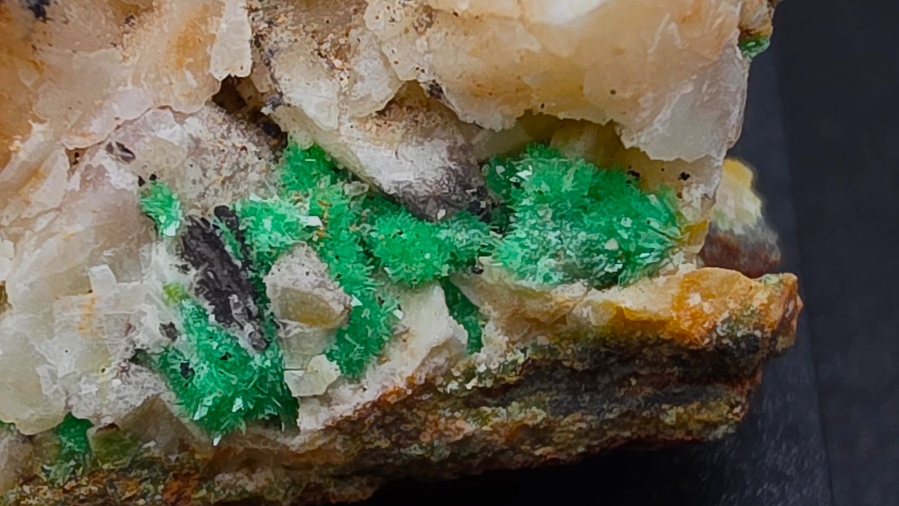 Minerali & Pietre curative: Annabergite from Lavrion Mining District, Attica, Greece – Usato da Figino venduto da panshop