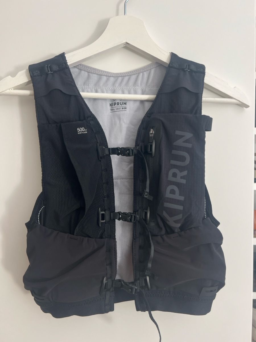 Gilet & Giacche: Kiprun Trail Vest Size M/L Black – Usato da Samstagern venduto da rie_7vpv