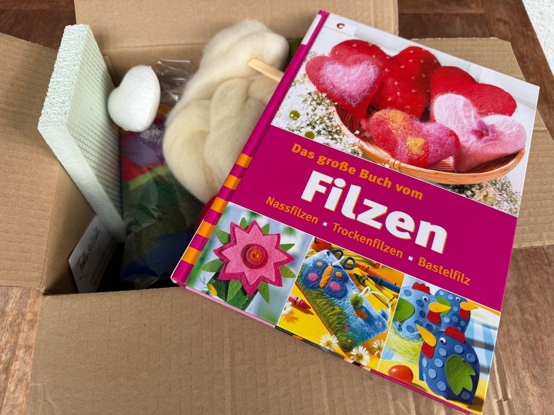 Kit bricolage: Filzen Komplettset mit Buch – Nuovo e nell'imballaggio originale da Saanen venduto da aom01