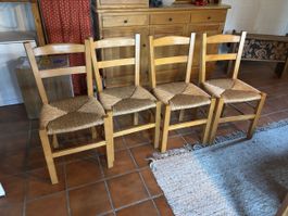 4 chaises en bois