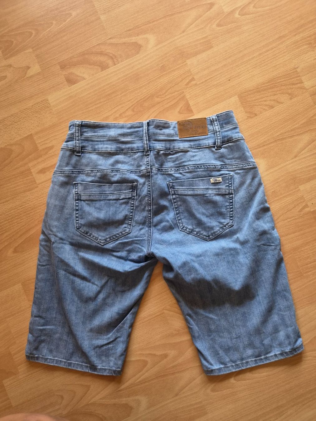 Jeans: Jeans Bermuda hellblau W 32 neuwertig – Usato da Mumpf venduto da Fabis_Shop 5
