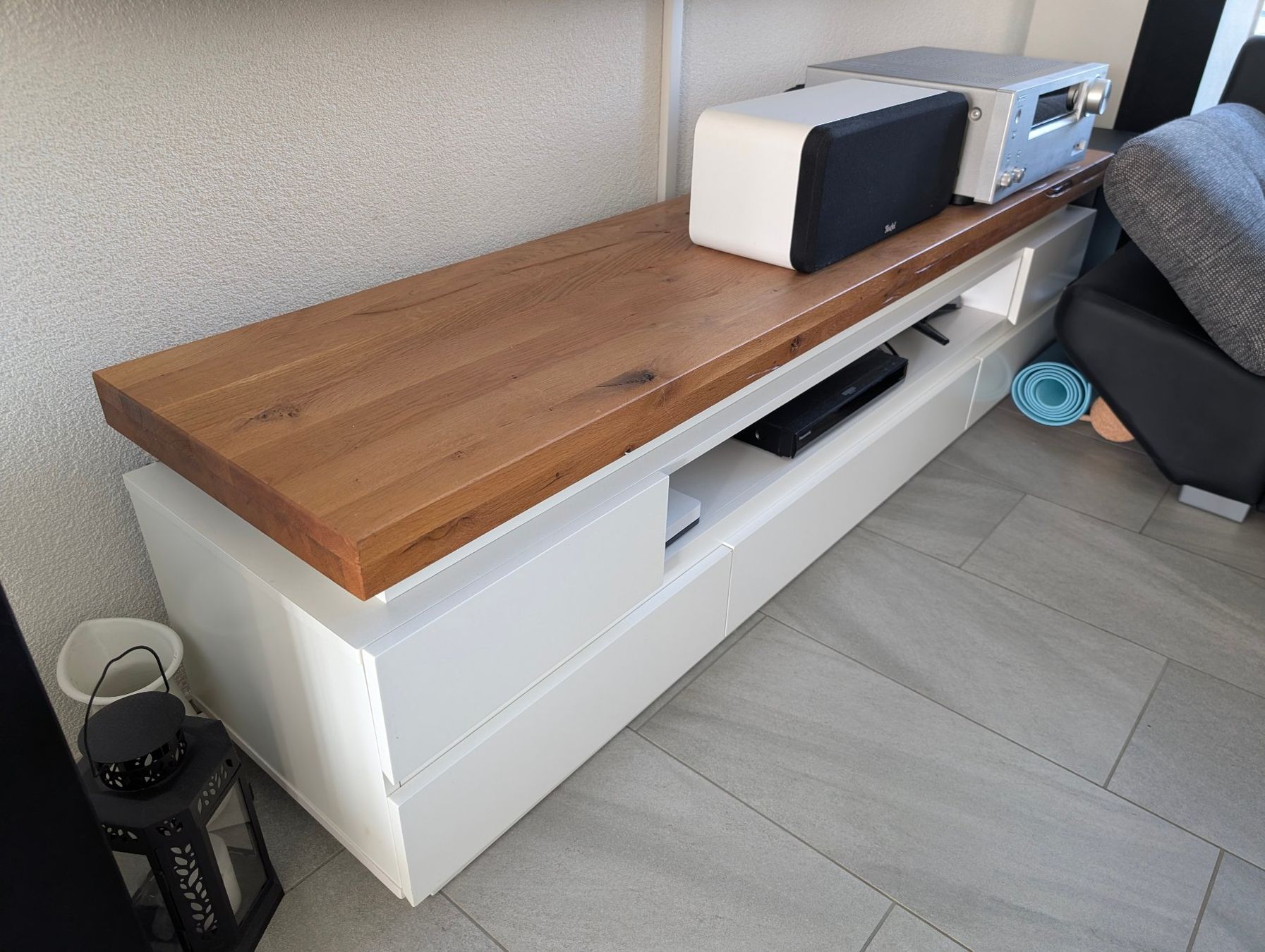 TV Möbel: TV-Lowboard mit massiver Eichenplatte und Beleuchtung – Gebraucht aus Winterthur von donutmaker 1