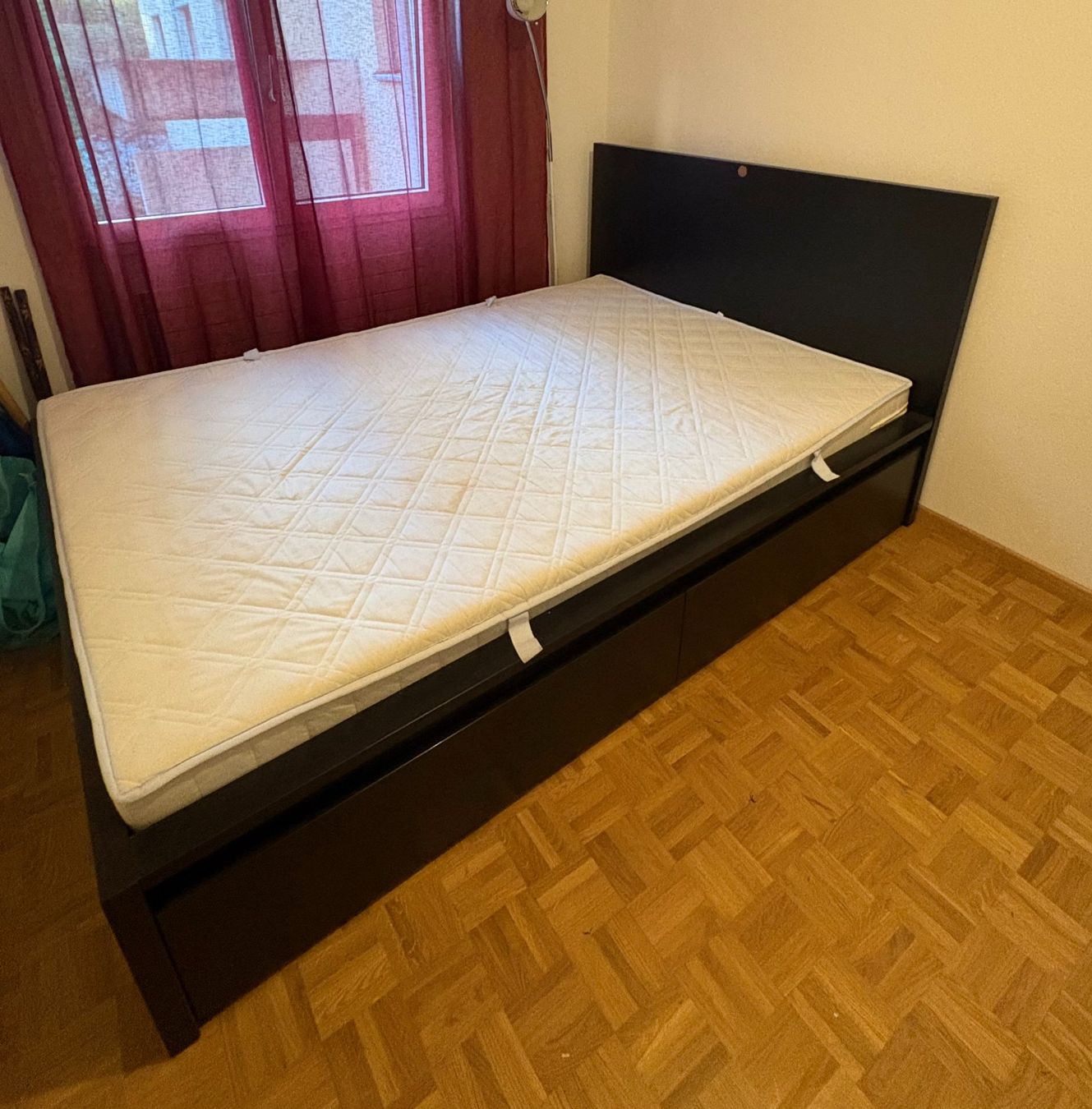 Letti: Bett schwarz mit 2 Schubladen – Usato da Bülach venduto da StevePyre