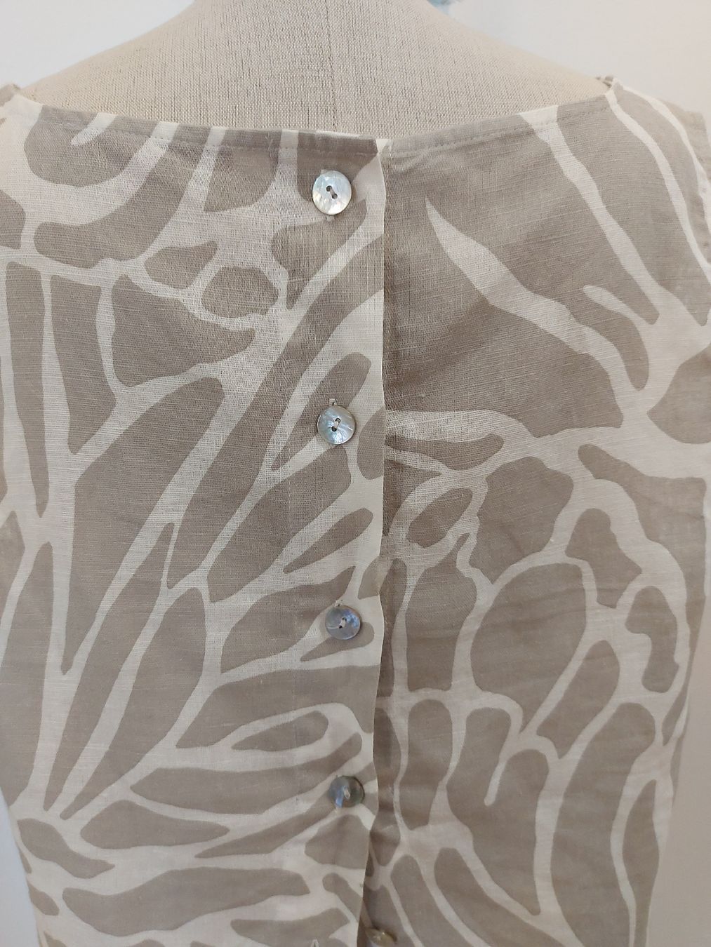 Top: Top, grau/weiss, Grösse M/L – Usato da Oberengstringen venduto da PaolaDe 3