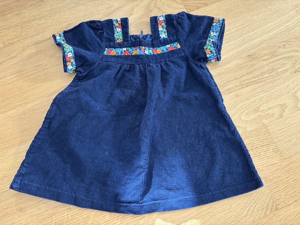 Kleider & Röcke: Süsses Cordkleid ca. Gr. 68 – Gebraucht aus Remetschwil von est_zk69