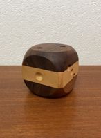 Vintage Holzwürfel Skulptur / Briefbeschwerer Nussbaum