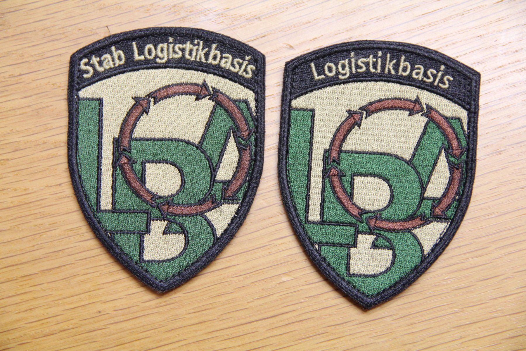Schweizer Armee Placchette & Badge: Stab Logistikbasis + Logistikbasis, Badge – Usato da Belp venduto da Tomsek