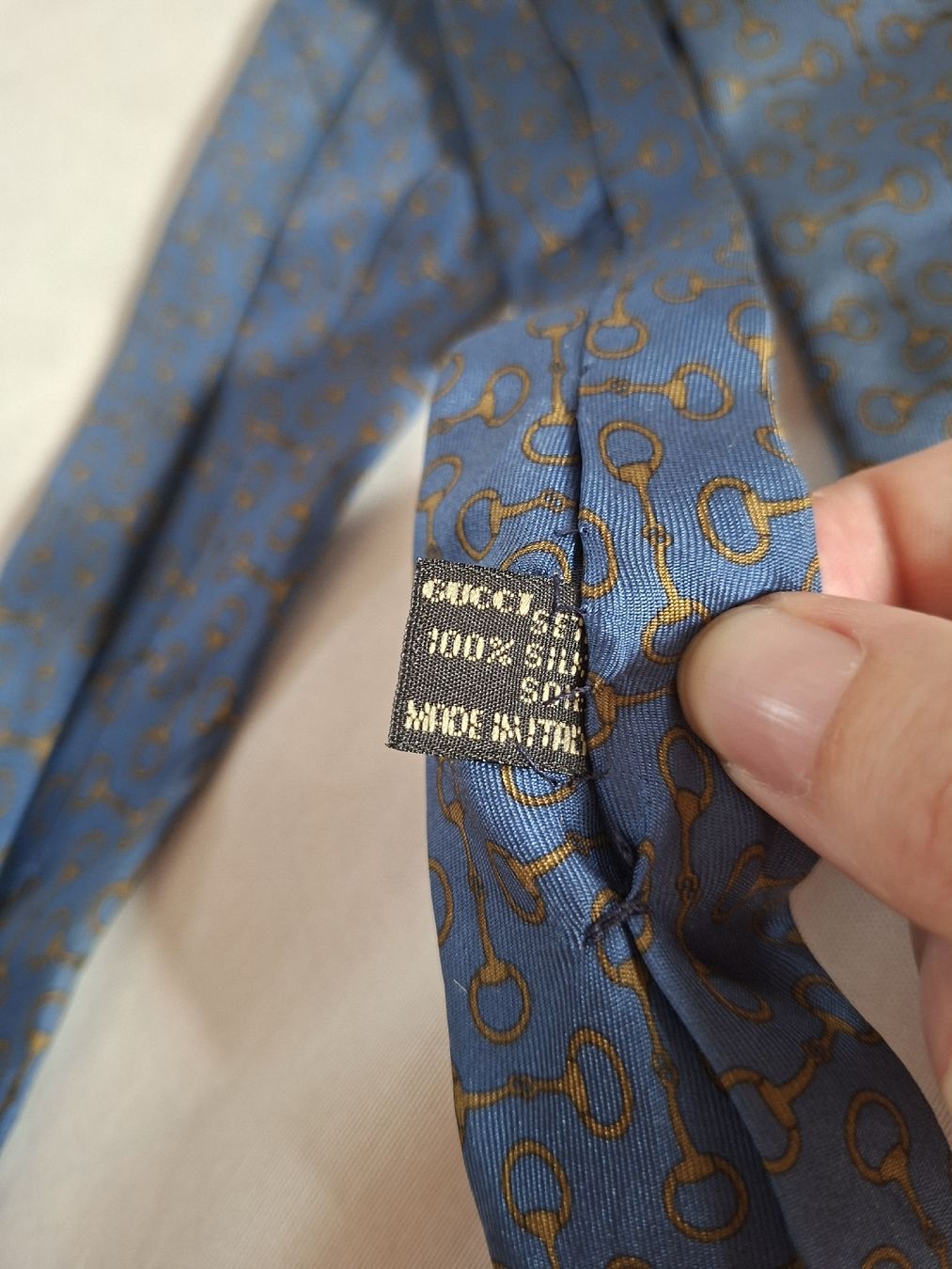 Gucci Cravatte: Cravate Gucci - 100% soie  – Usato da Lausanne venduto da Super-cerise 3