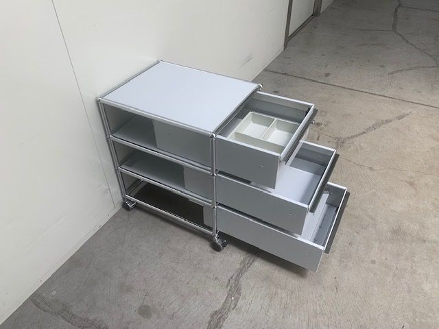 USM Banconi: USM Rollkorpus in lichtgrau – Nuovo (secondo la descrizione) da St. Gallen venduto da MSMoebelhandel 1