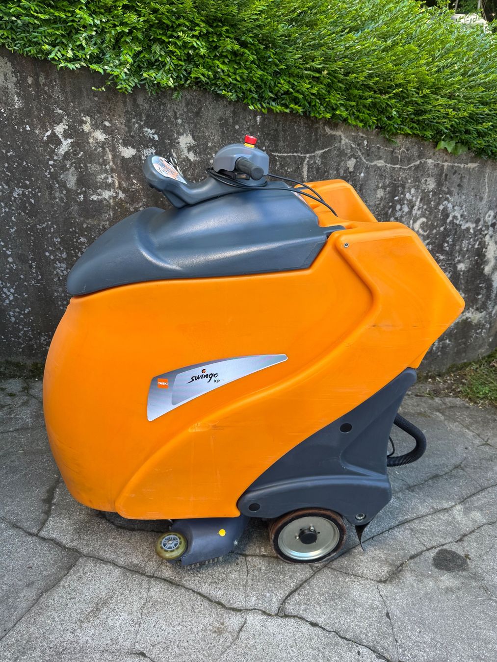 Tutte le macchine: TASKI Swingo XP – Scheuersaugmaschine(taski Wetrok cleanfix) – Usato da Brugg venduto da Vwtiguan1- 1