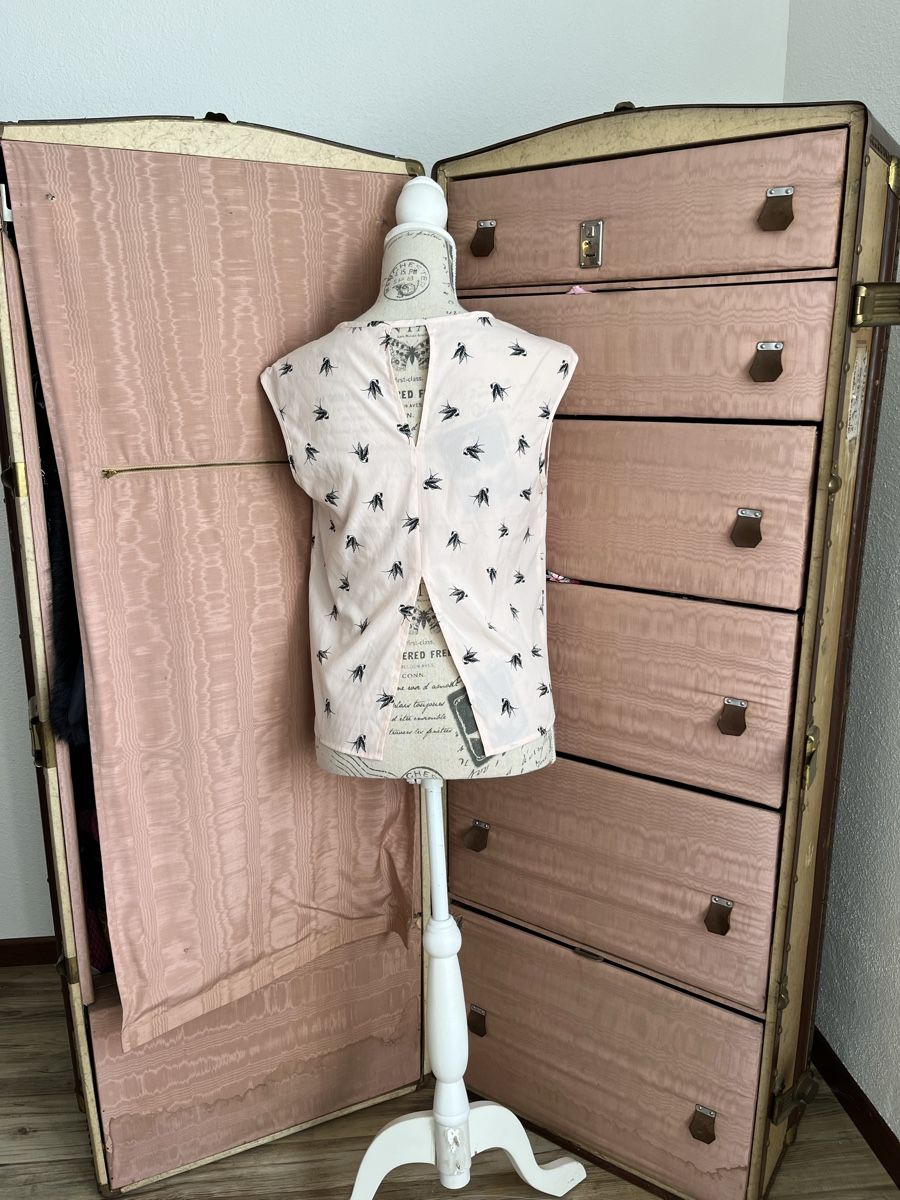 Top: Top fantasia rondini – Nuovo (secondo la descrizione) da Novaggio venduto da Sabi-Pearl 2