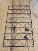 Wandgitter aus Metall schwarz mit drei Clips