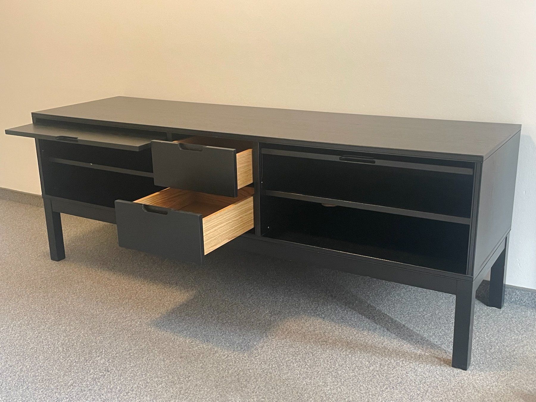 TV Möbel: Sideboard schwarz, Eichenfurnier, 2 Schubladen,2 Klappfächer – Gebraucht aus Zürich von HHappel 1