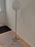 Stylish Floor Lamp - Add a touch of light to your home!