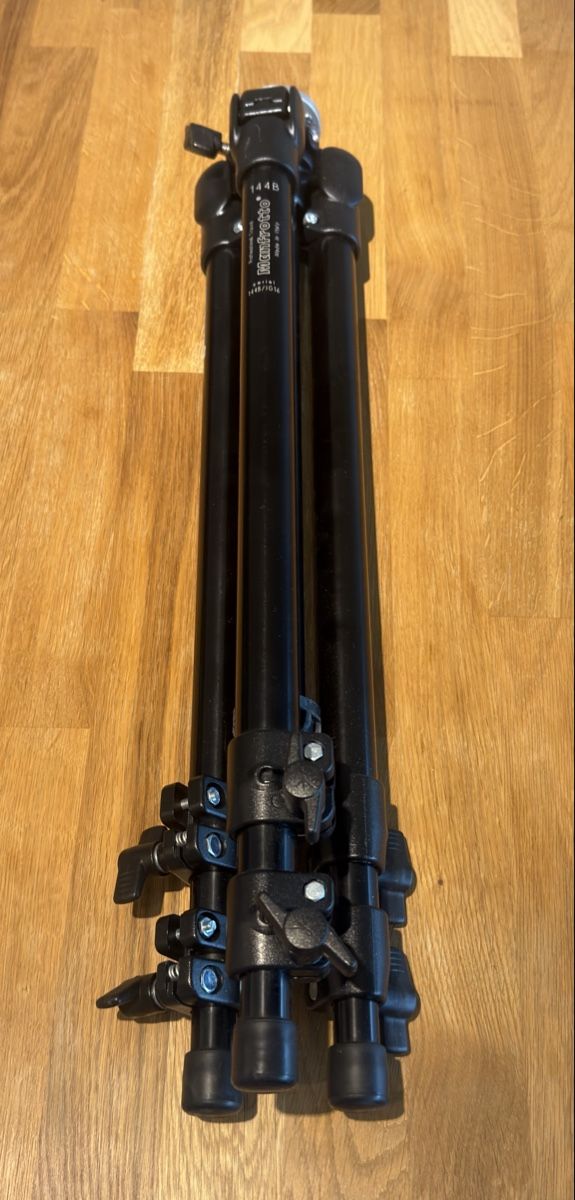 Manfrotto Stative & Stativköpfe: Trépied Manfrotto 144B – Gebraucht aus Aigle von RN2019 1