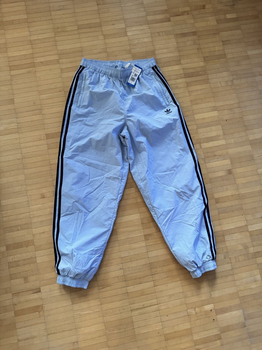 Adidas Pantaloni: Adidas hose m hellenblau – Nuovo (secondo la descrizione) da Küssnacht am Rigi venduto da ciucchino