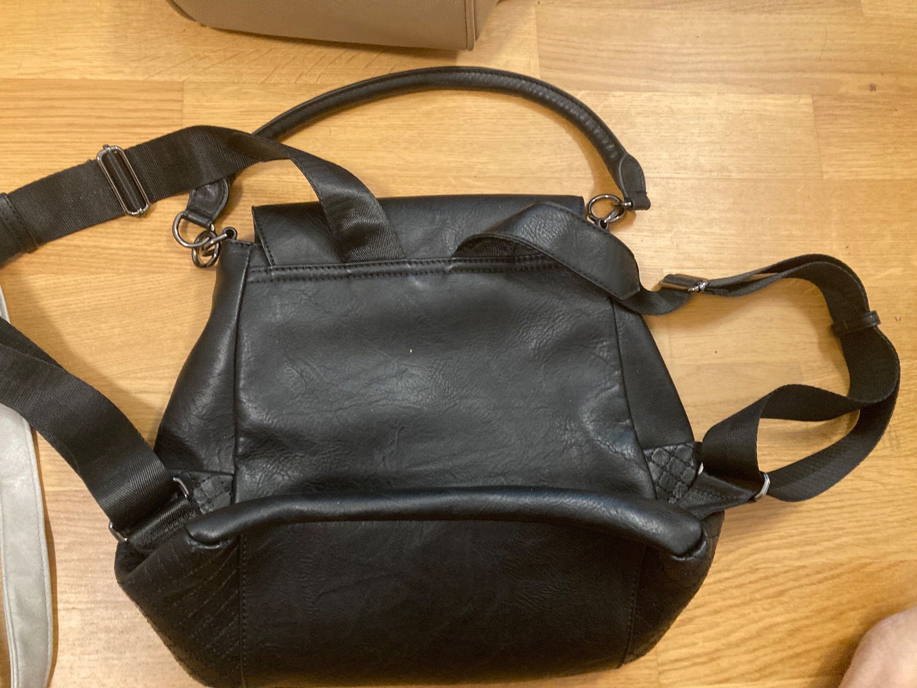 Borse da donna: 3 Rucksäcke und 1 Tasche gebraucht – Usato da Luzern venduto da Mauseli4 9