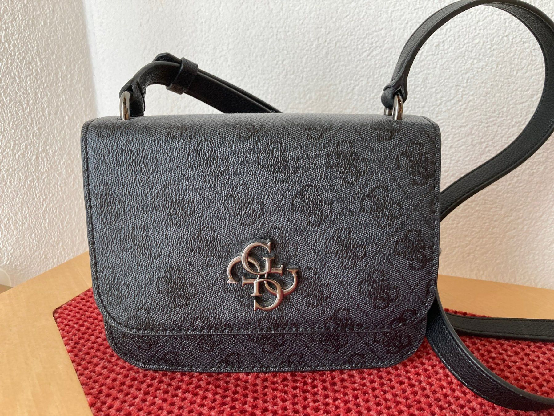 Guess Taschen für Damen: GUESS Umhängetasche – Gebraucht aus Segnas von clacli