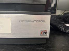 Epson Perfection V750 Pro - Scanner 