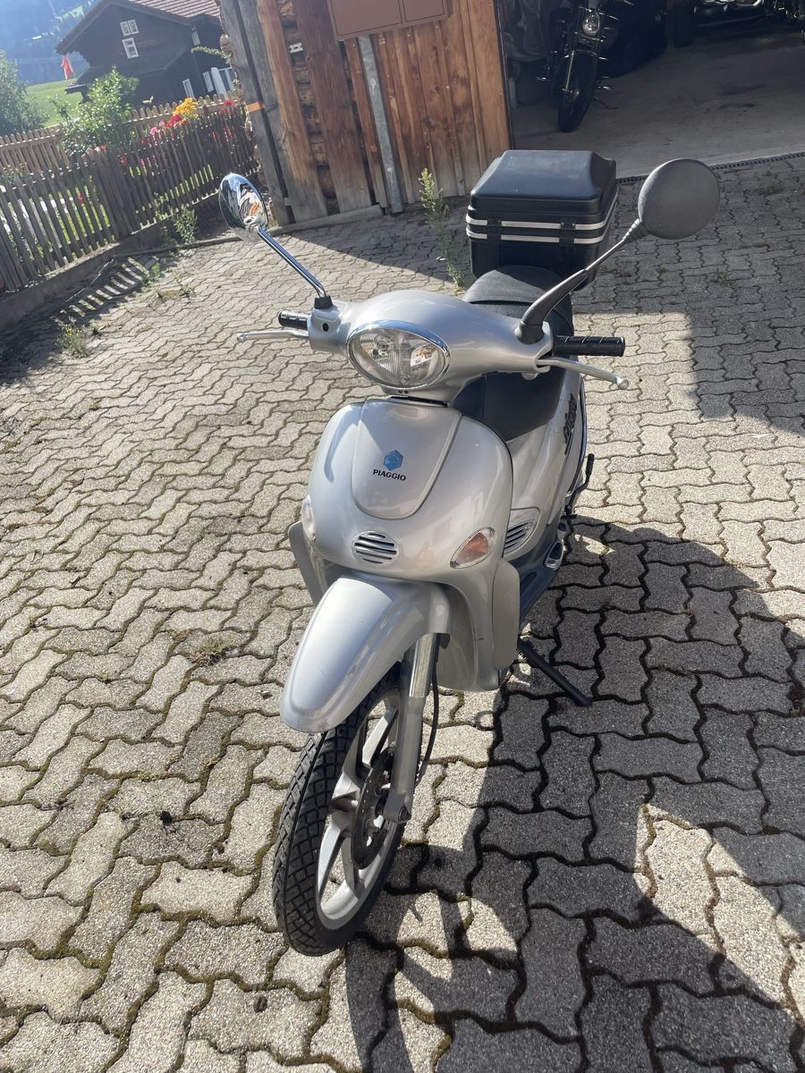 Piaggio Scooters: Vespa Fly – D'occasion à Sedrun par cada72 4