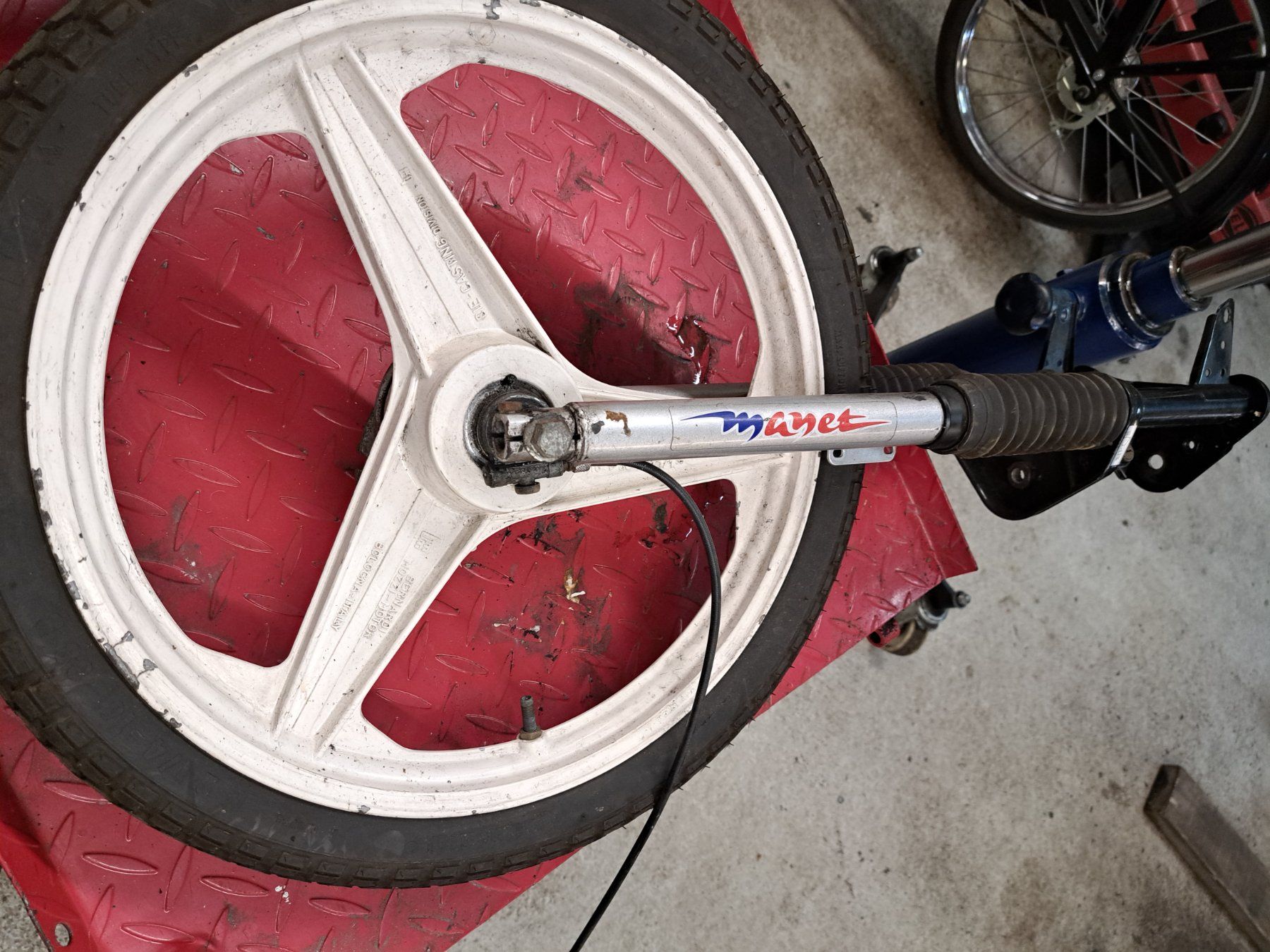 Puch Mofas: Zwei Puch Manet Räder mit Gabel – Gebraucht aus Holziken von Lenz-Driver 4