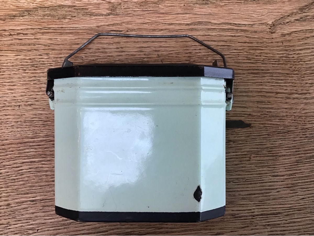 Contenitori & Simili: Lunchbox aus Metall emailliert – Usato da Rodersdorf venduto da trueegg 1