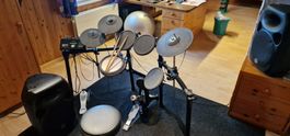 E-Drum Yamaha DTX 522K + 2 aktive Boxen + Kopfhörer uvm.