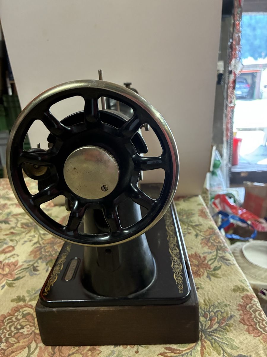 Singer Macchine da cucire: Singer soprammobile – Usato da Chiggiogna venduto da acavanna 2