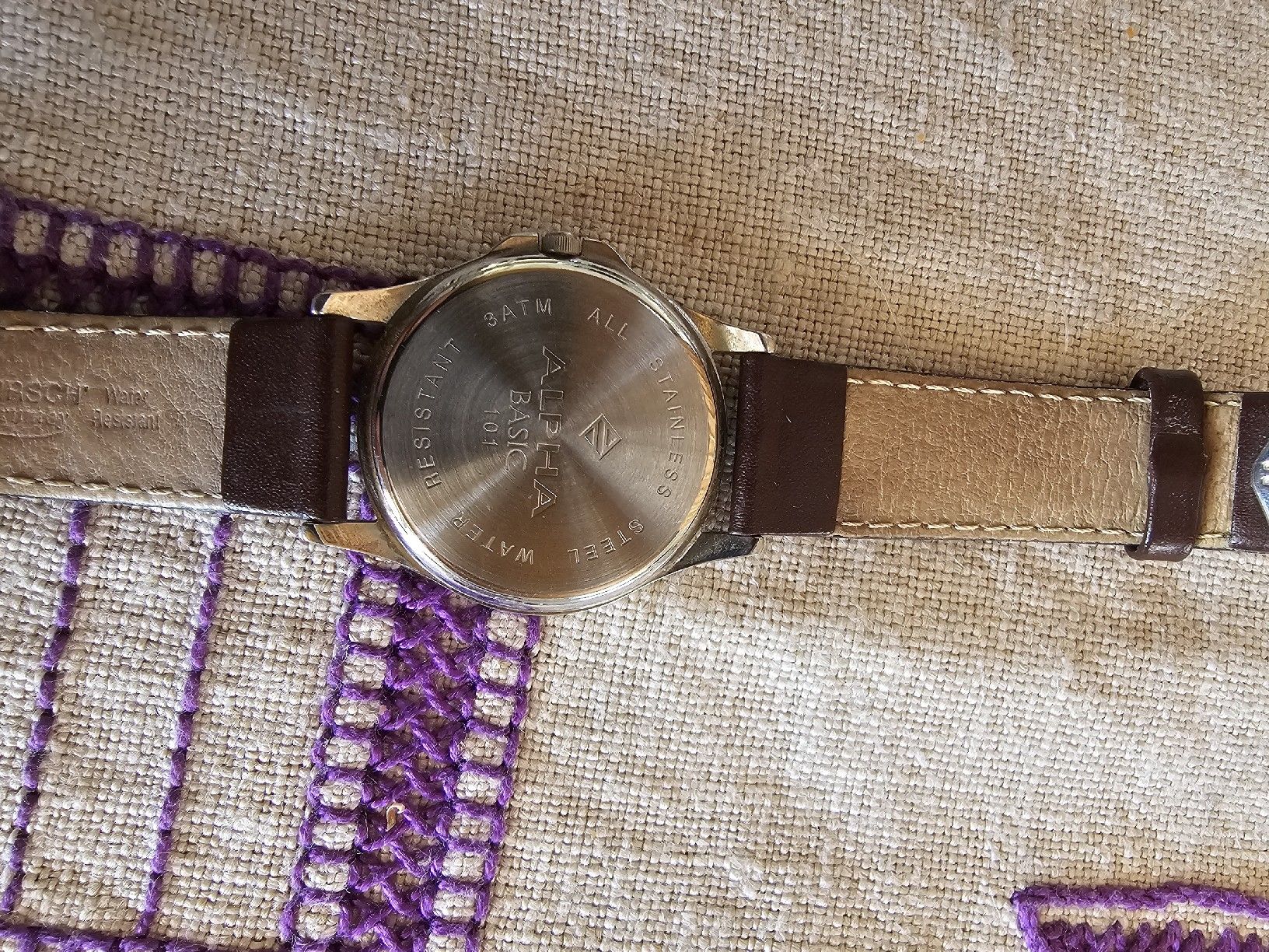 Daniel Wellington Montres: Armbanduhr Alpha Basic und Daniel Wellington Set – D'occasion à Niederrohrdorf par DieBuechersammlerin 1