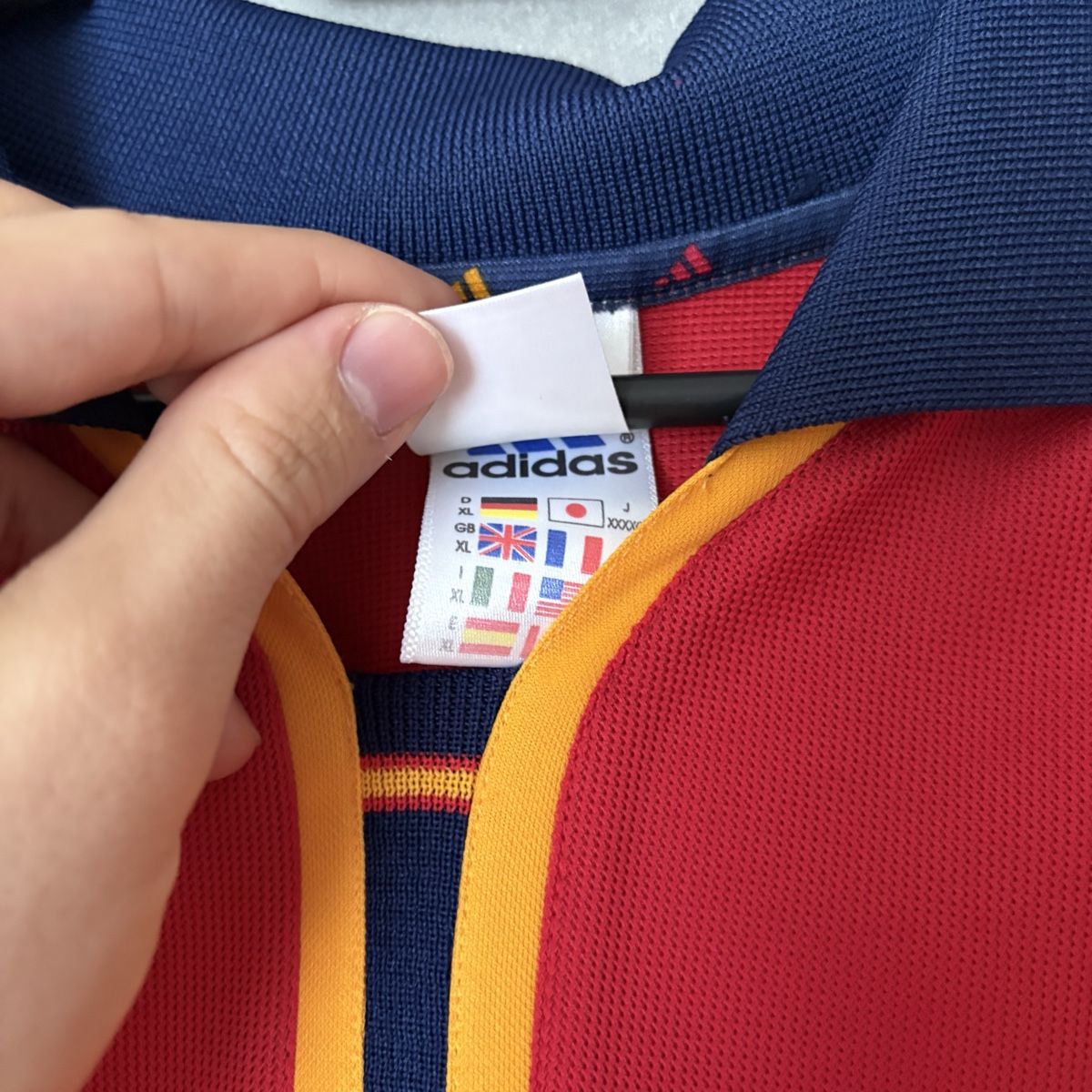 Adidas Canottiere & Pantaloni: Spanien Trikot Adidas Vintage 90s – Usato da Winterthur venduto da LaBodega 4