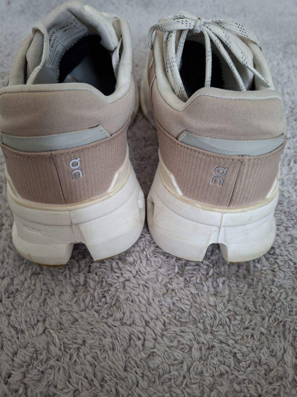 On Damenschuhe: Chaussures On Cloudrunner Waterproof beige taille 40 – Gebraucht aus Renens VD von ser_j2fn 2