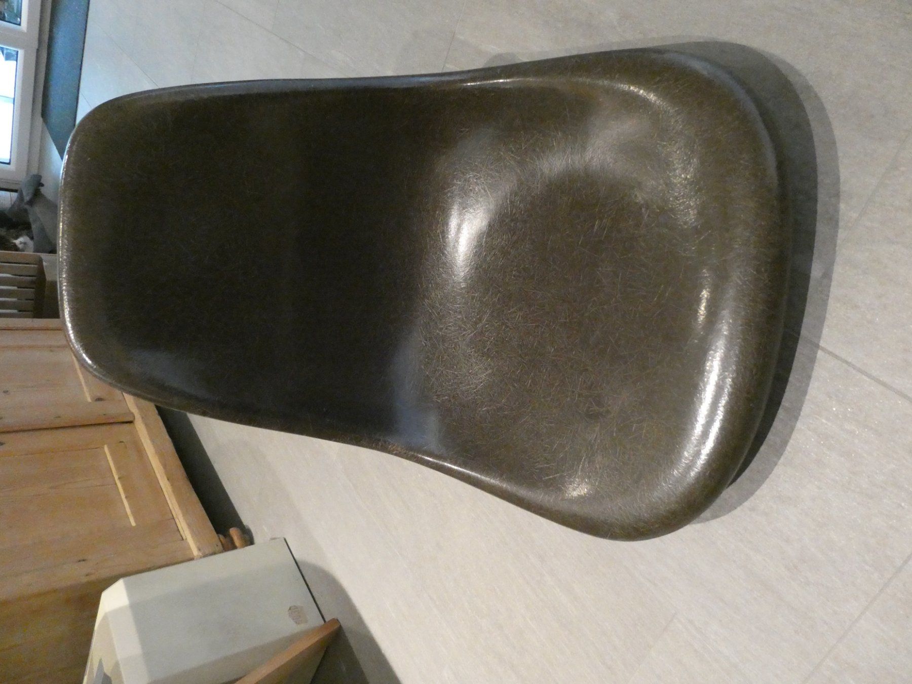 Eames Stühle: 4 Eames Schalenstühle seal braun – Gebraucht aus Ernetschwil von Kiwi200 9