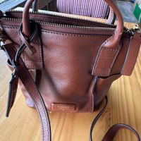 Sehr schmuckes kleines FOSSIL Umhänge Täschchen Leder - NEU!
