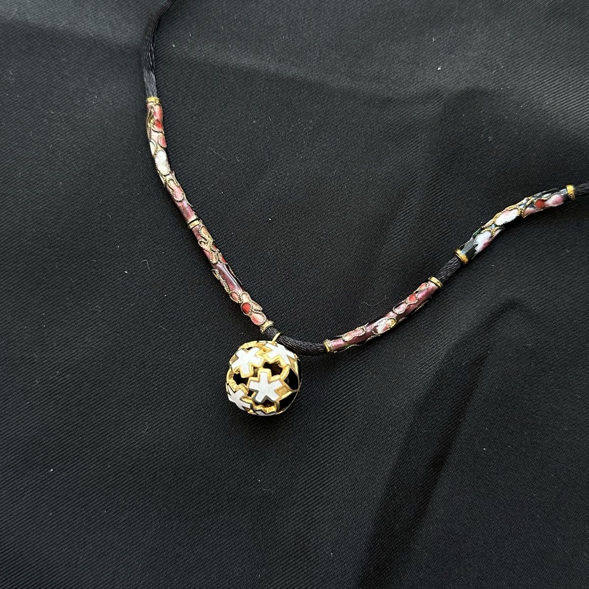 Murano Colliers: Murano Goldene Médaillon Halskette – D'occasion à Givisiez par dor_xb9k