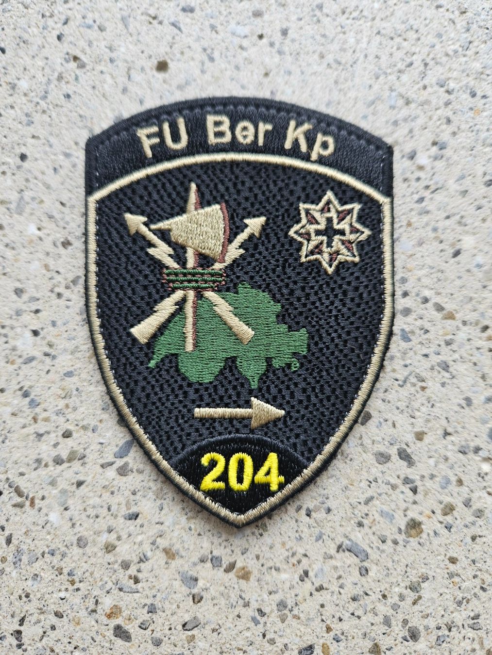 Schweizer Armee Plaketten & Abzeichen: Badge FU Ber KP 204 mit klett *** – Neu und originalverpackt aus Riedholz von fr_sIruP