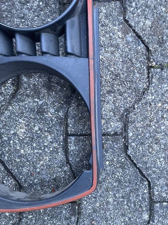 Alle Autoersatzteile: Vw Golf 2 Dopppelscheinwerfer Kühlergrill  – Gebraucht aus Oberuzwil von paddy031 2