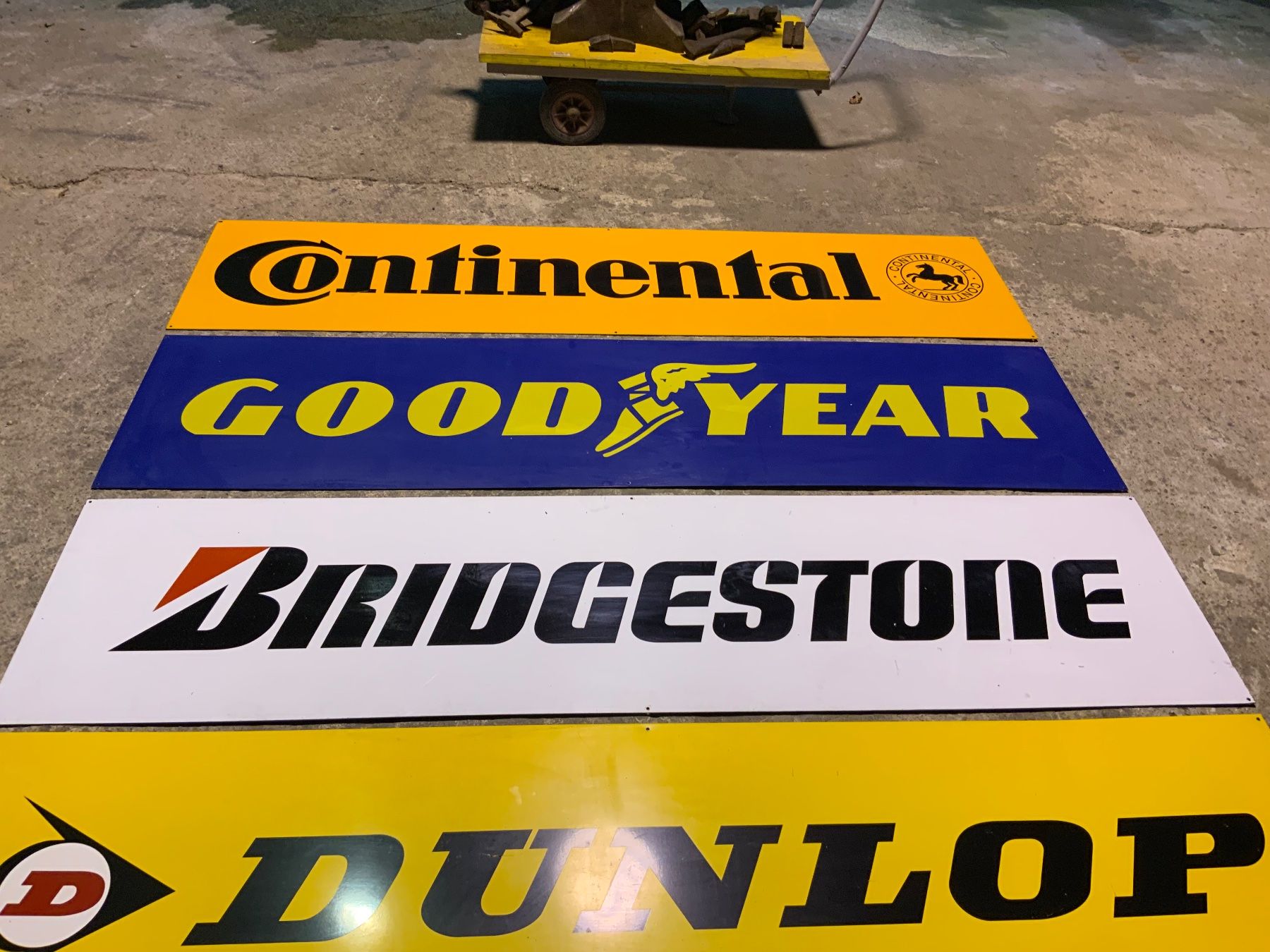 Goodyear Insegne: Original Schilderset Continental, Goodyear, Bridgestone, ... – Usato da Willisau venduto da Minali 3