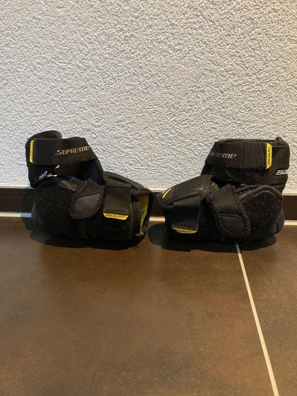 Bauer Protections: BAUER Ellbogenschoner – D'occasion à Ringgenberg BE par Beatenberg1 1