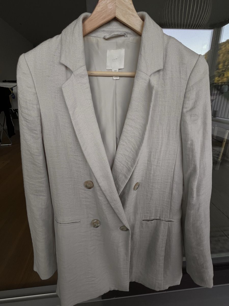 H&M Jacken: Blazer Beige Grösse 34 Neuwertig – Neu (gemäss Beschreibung) aus Obbürgen von szu_vtz9